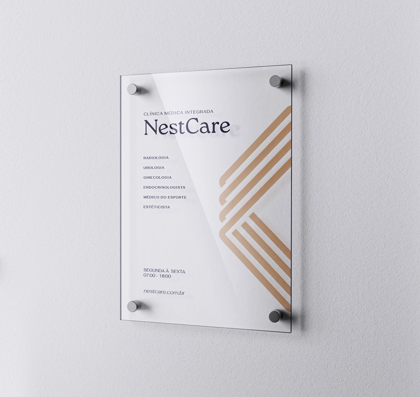 Placa em acrílico com a identidade da NestCare